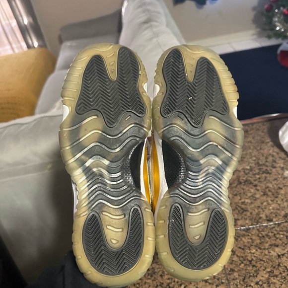 Jordan 11s - Picture 4 of 6